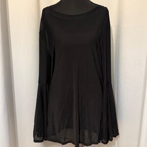 👠 3 for $ 30👠 🆕 NWT Torrid Black Flowy Tunic Top w/ Bell Sleeves 👠 3 for $ 30👠